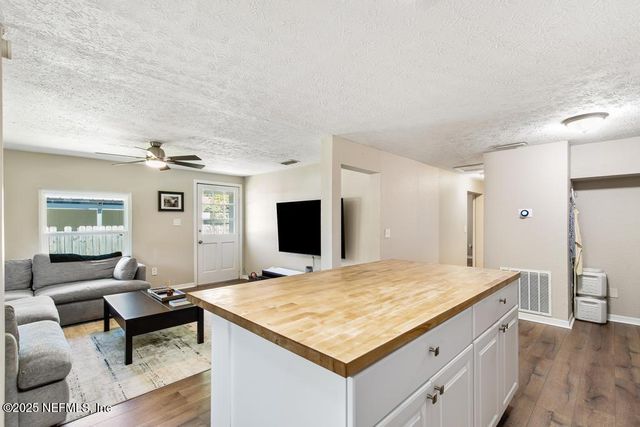 7811 CLUB DUCLAY Drive, Jacksonville, FL 32244