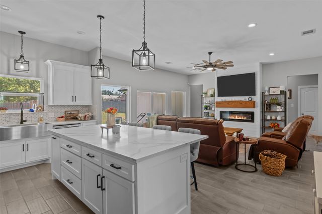 325 Berryhill Drive, Springtown, TX 76082