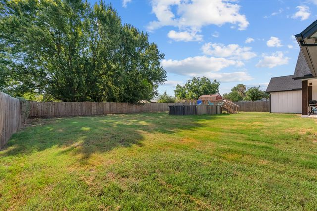 325 Berryhill Drive, Springtown, TX 76082