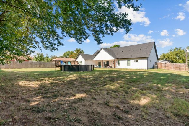 325 Berryhill Drive, Springtown, TX 76082