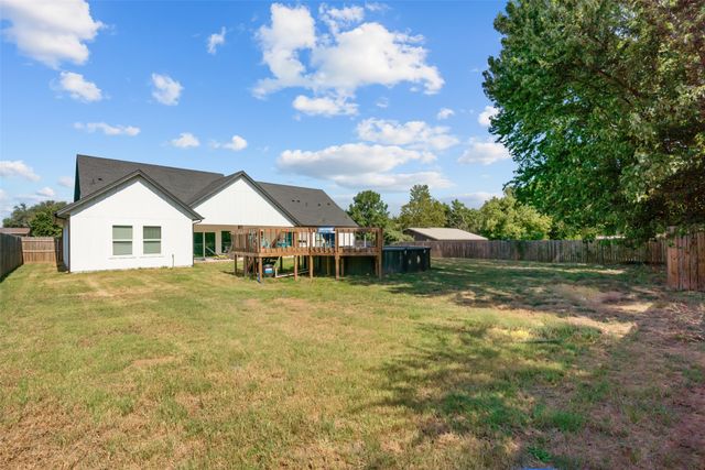 325 Berryhill Drive, Springtown, TX 76082