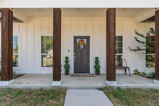 325 Berryhill Drive, Springtown, TX 76082