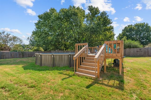 325 Berryhill Drive, Springtown, TX 76082