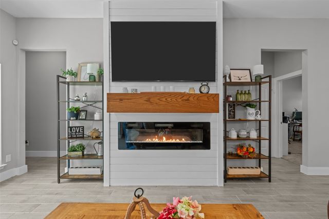 325 Berryhill Drive, Springtown, TX 76082