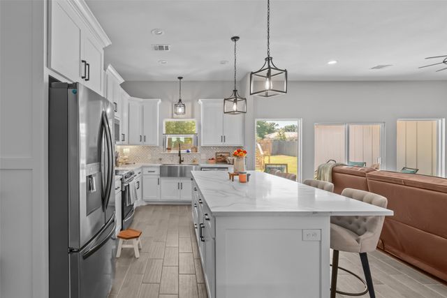 325 Berryhill Drive, Springtown, TX 76082