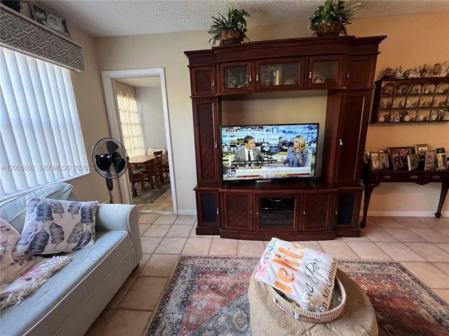 5181 W Oakland Park Boulevard 206, Lauderdale Lakes, FL 33313