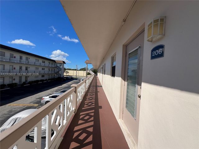 5181 W Oakland Park Boulevard 206, Lauderdale Lakes, FL 33313
