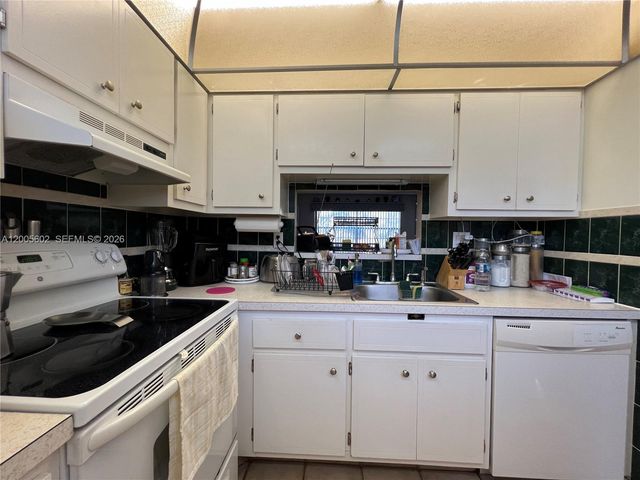 5181 W Oakland Park Boulevard 206, Lauderdale Lakes, FL 33313