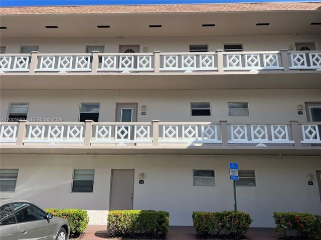 5181 W Oakland Park Boulevard 206, Lauderdale Lakes, FL 33313