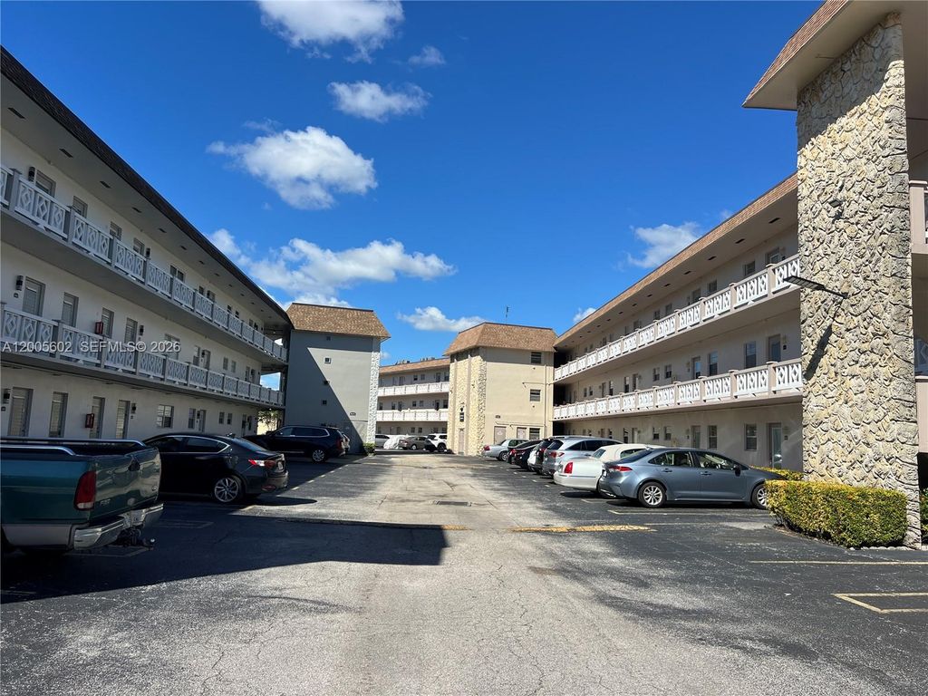 5181 W Oakland Park Boulevard 206, Lauderdale Lakes, FL 33313