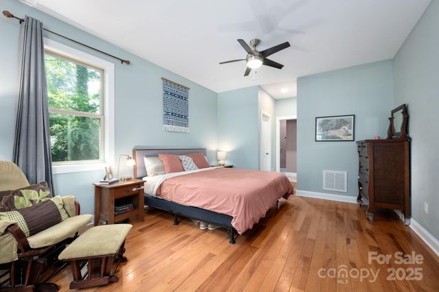 20 Central Avenue W, Asheville, NC 28806