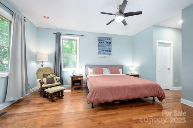 20 Central Avenue W, Asheville, NC 28806