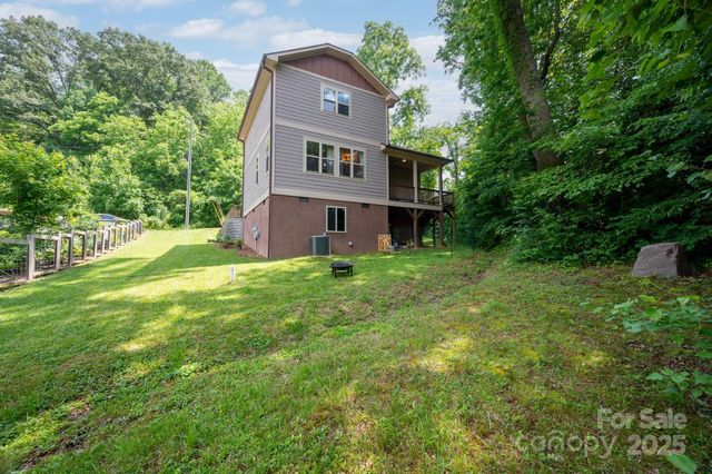20 Central Avenue W, Asheville, NC 28806