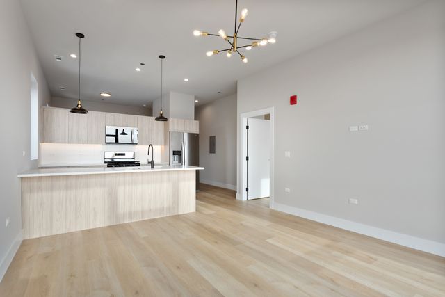 2505 W Farragut Avenue 410, Chicago, IL 60625