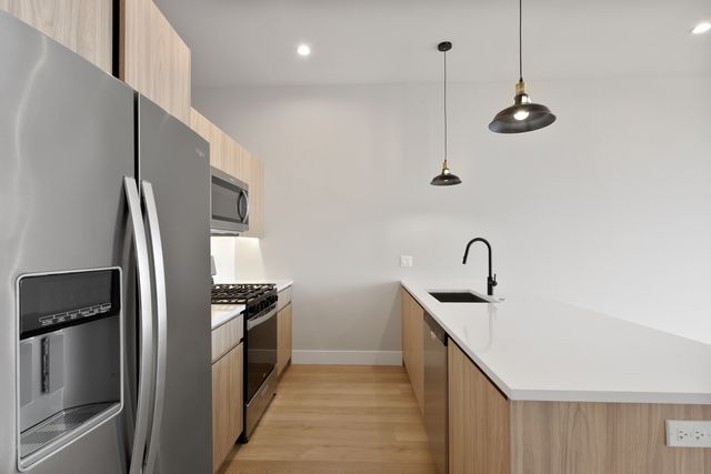 2505 W Farragut Avenue 410, Chicago, IL 60625