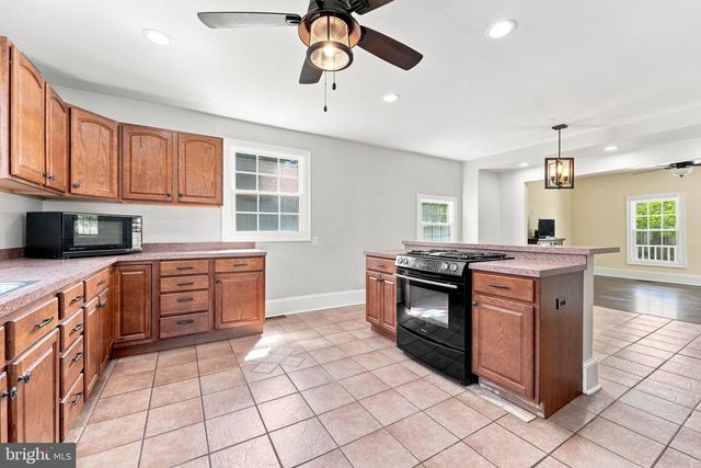 8 SEELEY RD, Bridgeton, NJ 08302