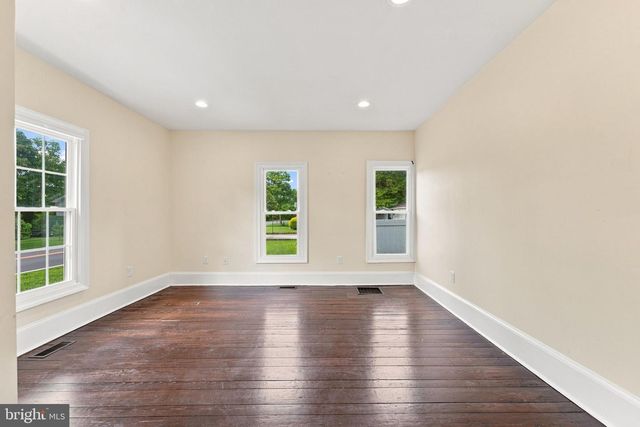 8 SEELEY RD, Bridgeton, NJ 08302