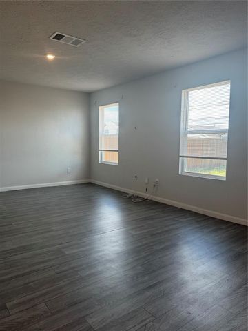 68 Road 51026, Cleveland, TX 77327