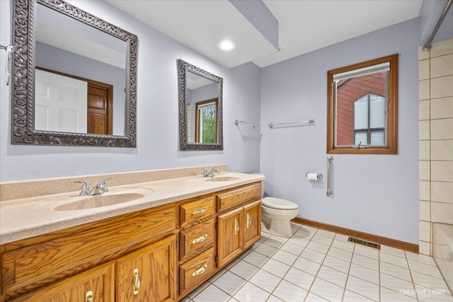 440 Cranesbill Drive, West Chicago, IL 60185