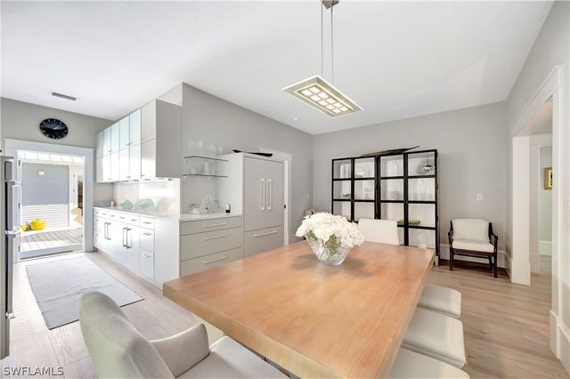 1375 Gordon DR, Naples, FL 34102