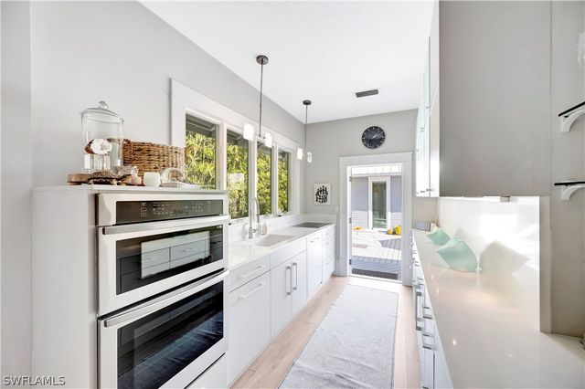 1375 Gordon DR, Naples, FL 34102