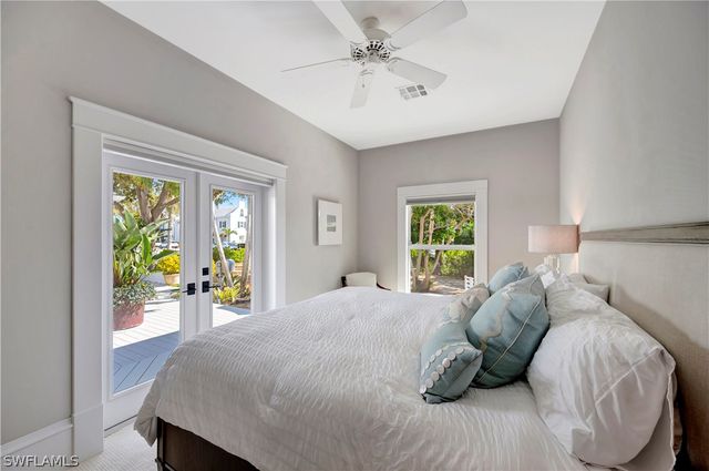 1375 Gordon DR, Naples, FL 34102