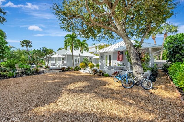 1375 Gordon DR, Naples, FL 34102