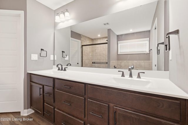 1004 Cedar Cove, La Grange, KY 40031