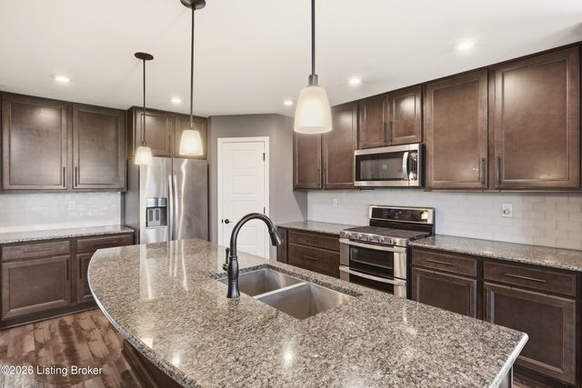 1004 Cedar Cove, La Grange, KY 40031