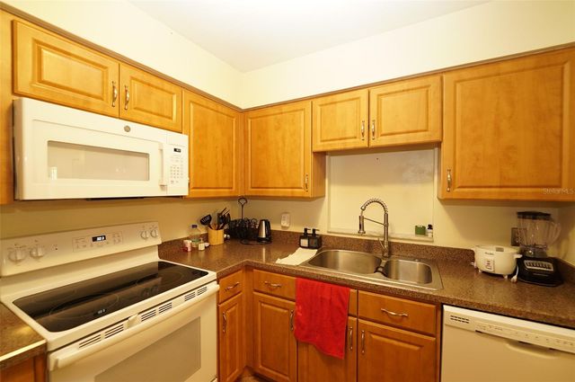 8300 75TH AVENUE, Seminole, FL 33777