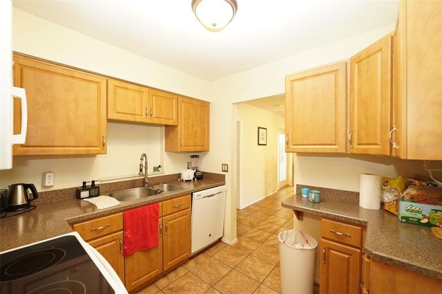 8300 75TH AVENUE, Seminole, FL 33777