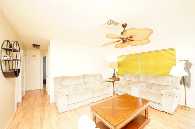 8300 75TH AVENUE, Seminole, FL 33777