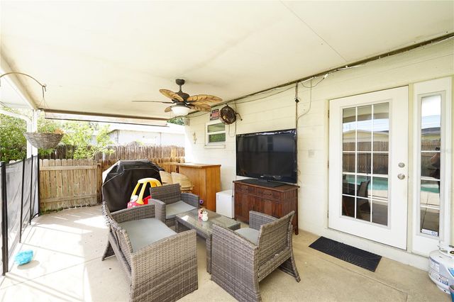 8300 75TH AVENUE, Seminole, FL 33777