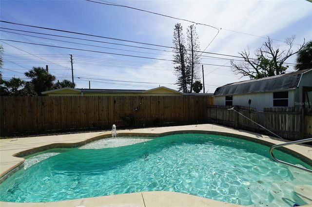 8300 75TH AVENUE, Seminole, FL 33777