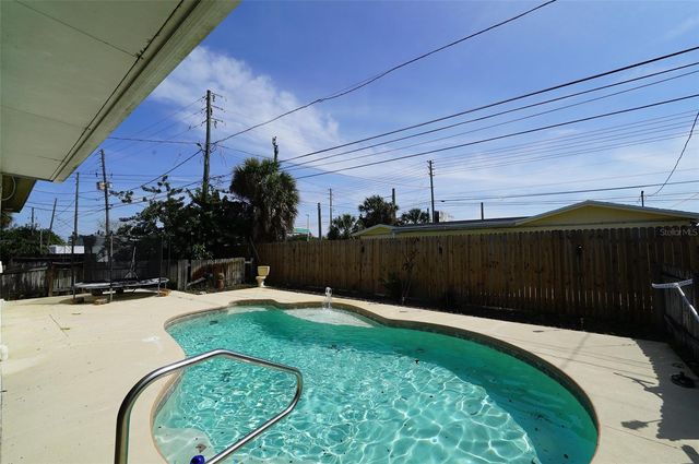 8300 75TH AVENUE, Seminole, FL 33777