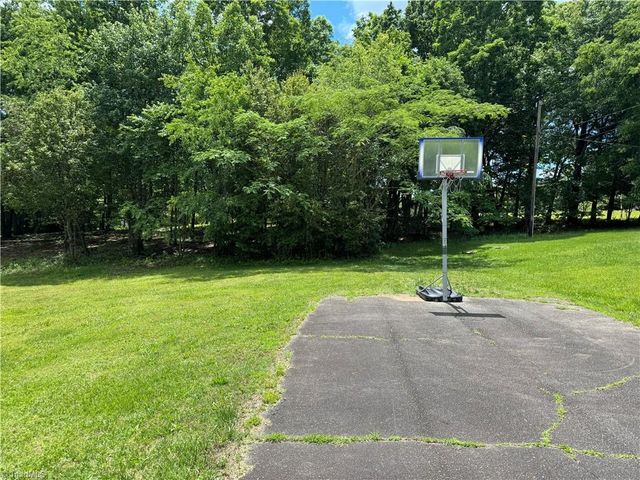 000 Barlow Court, King, NC 27021