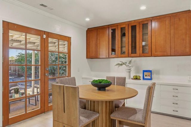 27 Yarnall Place, Redwood City, CA 94063