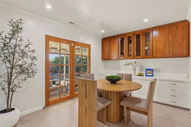 27 Yarnall Place, Redwood City, CA 94063