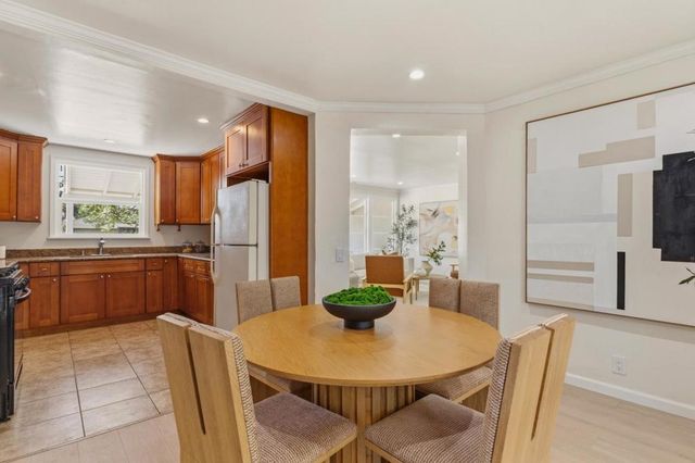 27 Yarnall Place, Redwood City, CA 94063