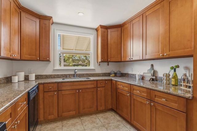 27 Yarnall Place, Redwood City, CA 94063