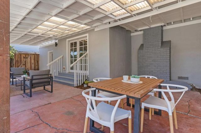 27 Yarnall Place, Redwood City, CA 94063