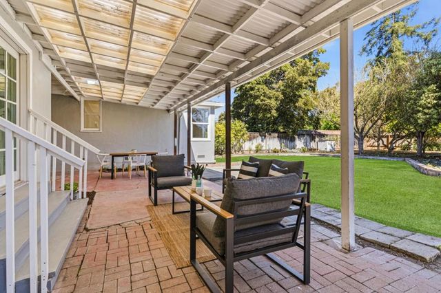 27 Yarnall Place, Redwood City, CA 94063