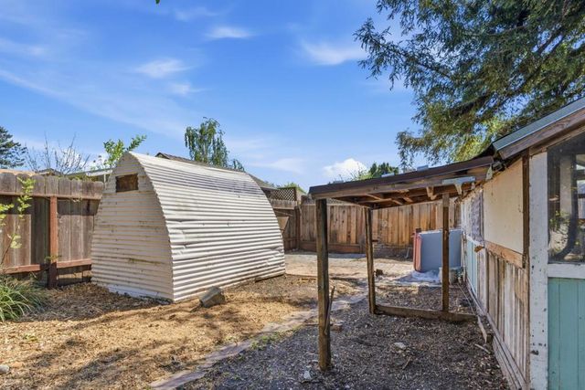 27 Yarnall Place, Redwood City, CA 94063