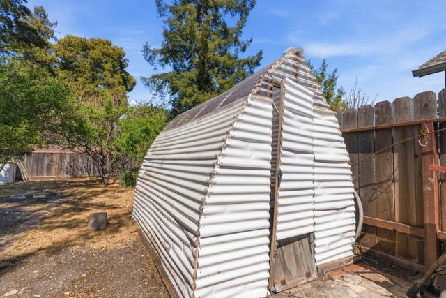 27 Yarnall Place, Redwood City, CA 94063