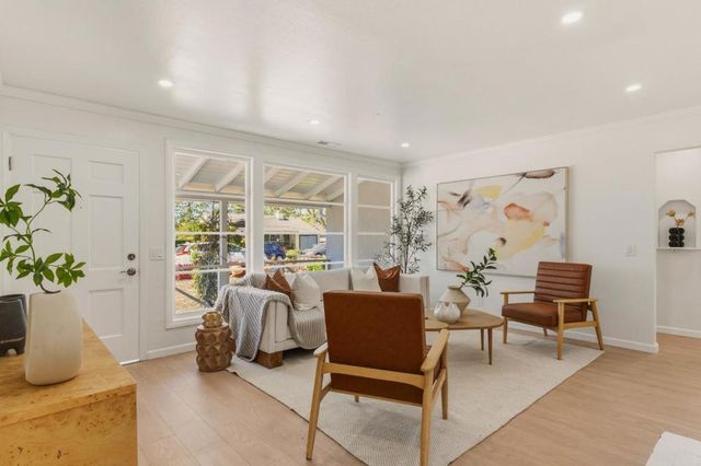 27 Yarnall Place, Redwood City, CA 94063