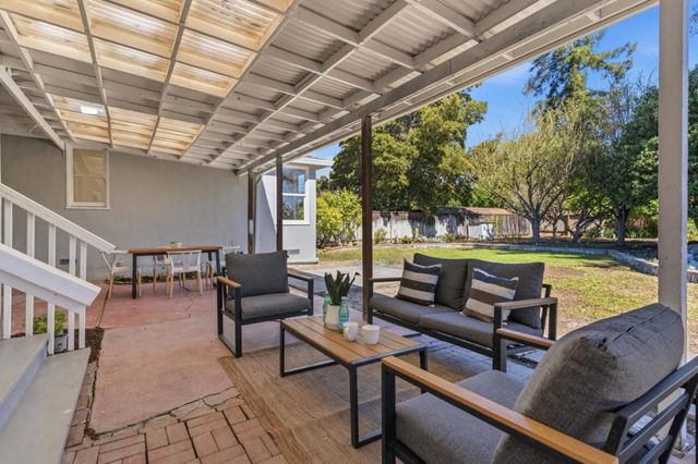 27 Yarnall Place, Redwood City, CA 94063