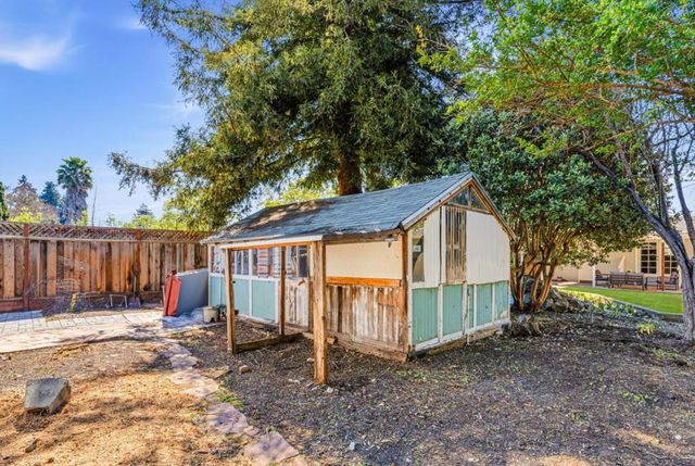 27 Yarnall Place, Redwood City, CA 94063