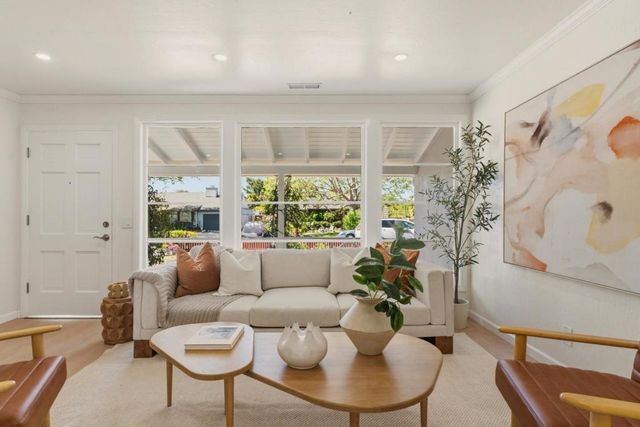 27 Yarnall Place, Redwood City, CA 94063