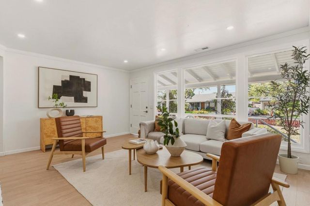 27 Yarnall Place, Redwood City, CA 94063