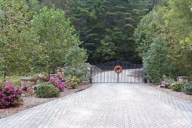100 Black Bear Ridge Trail, Zirconia, NC 28790